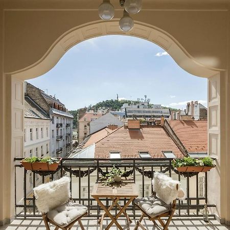 Skyline Serenity Retreat @Vaci Most Famous Street 부다페스트 외부 사진