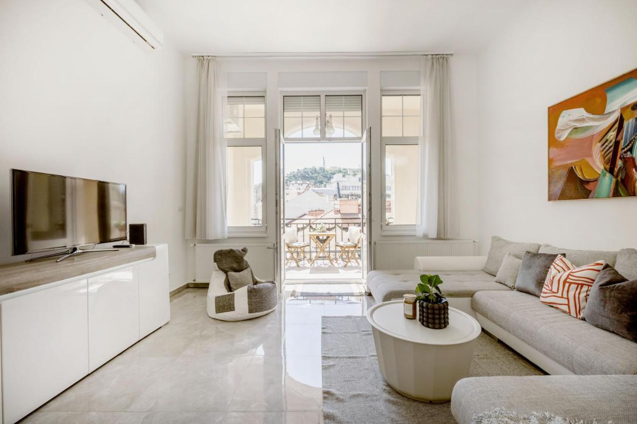 Skyline Serenity Retreat @Vaci Most Famous Street 부다페스트 외부 사진