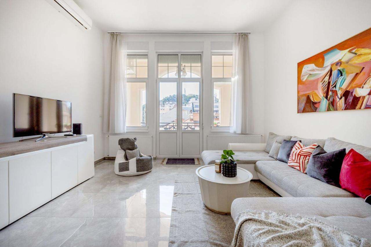 Skyline Serenity Retreat @Vaci Most Famous Street 부다페스트 외부 사진