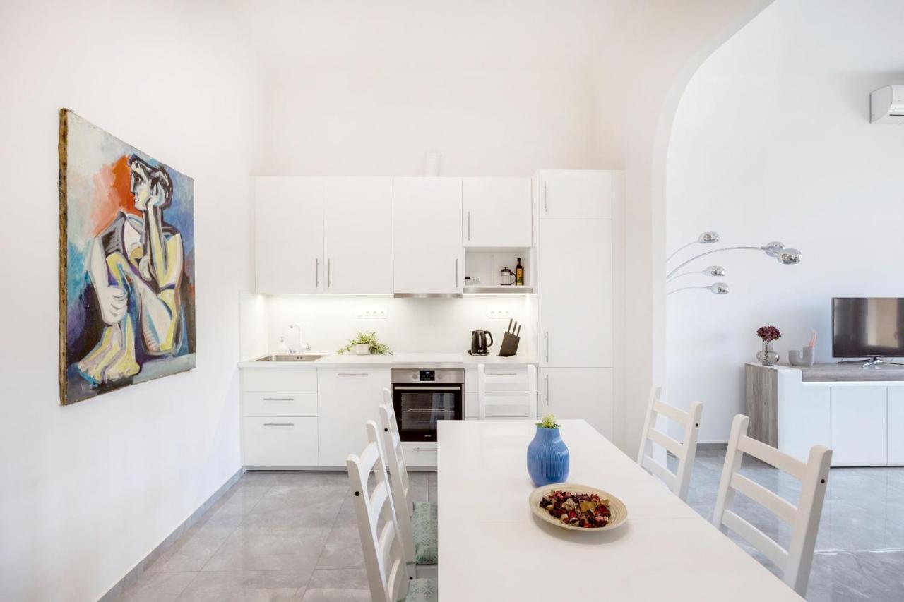 Skyline Serenity Retreat @Vaci Most Famous Street 부다페스트 외부 사진