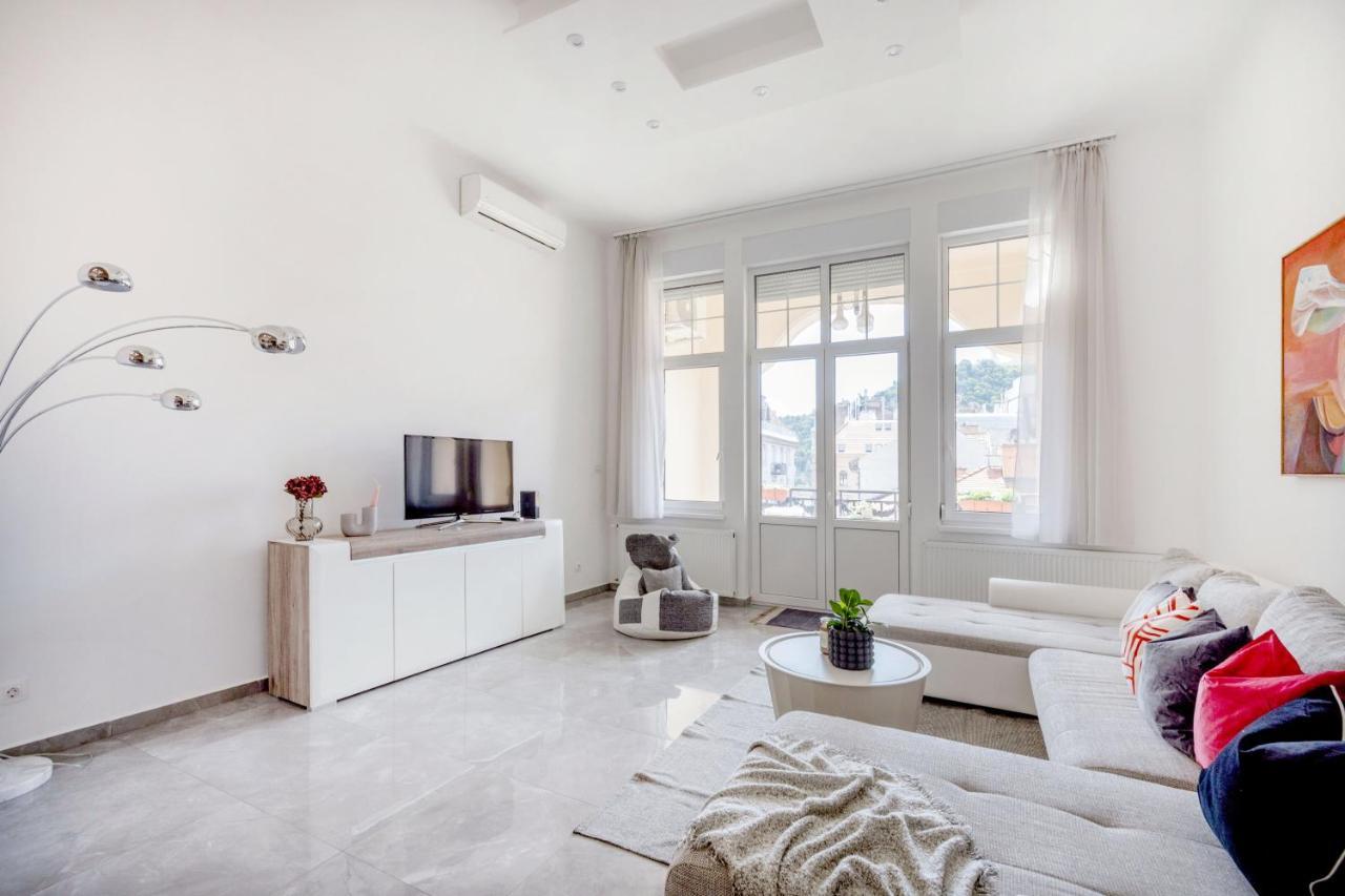 Skyline Serenity Retreat @Vaci Most Famous Street 부다페스트 외부 사진