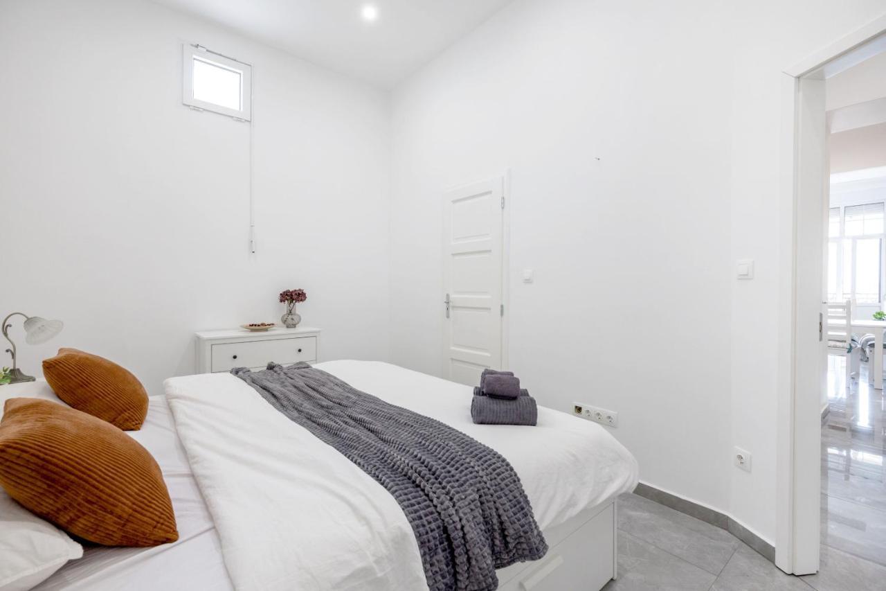 Skyline Serenity Retreat @Vaci Most Famous Street 부다페스트 외부 사진