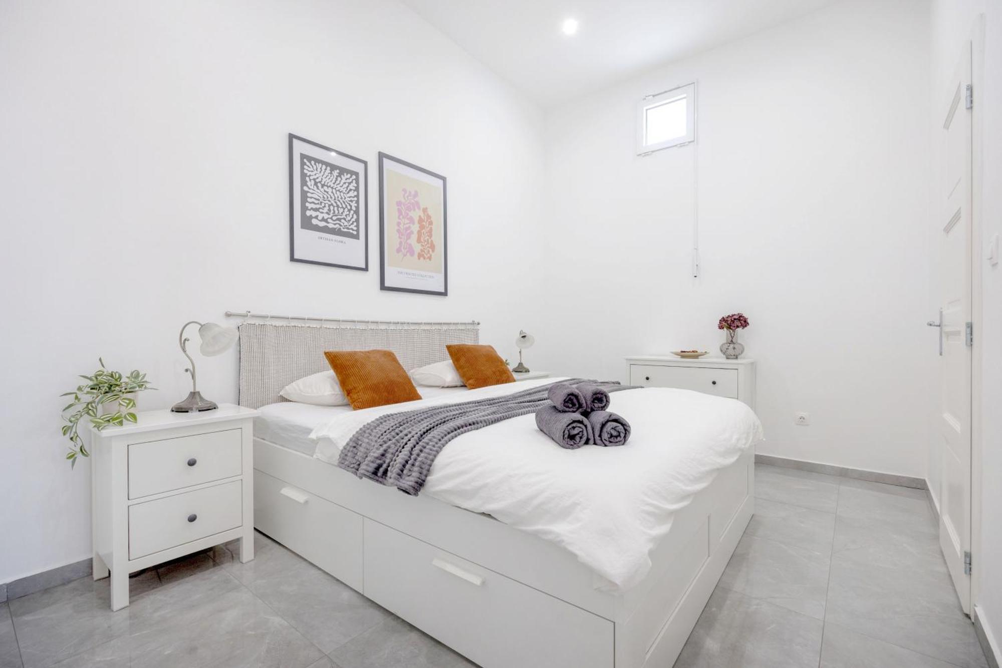 Skyline Serenity Retreat @Vaci Most Famous Street 부다페스트 외부 사진